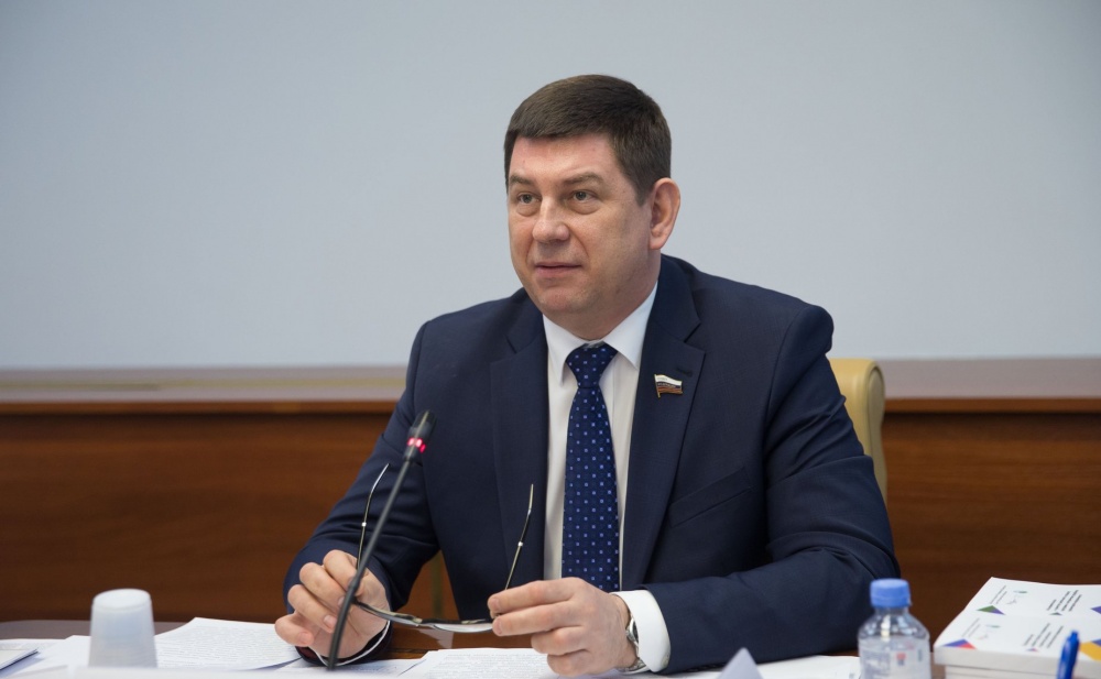 Виктор Смирнов Заместитель председателя Комитета по науке, образованию и культуре СФ РФ