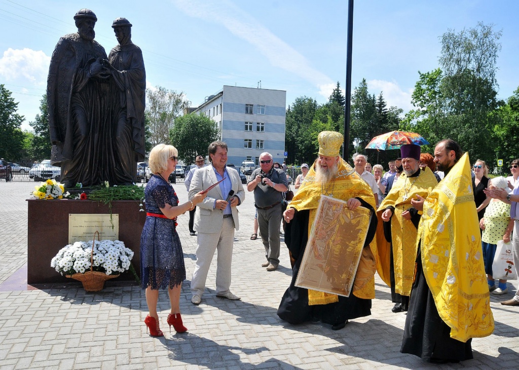 памятник с шеляпиным.jpg памятник с шеляпиным.jpg